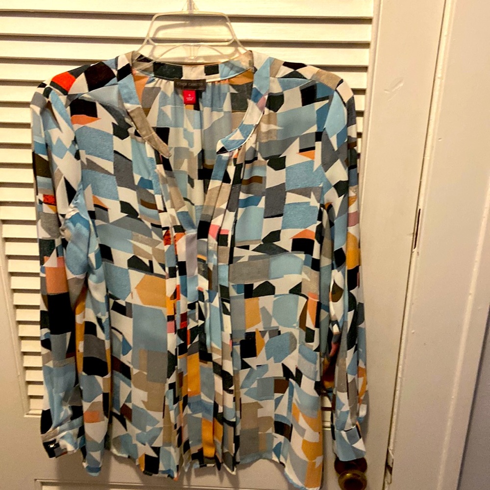 Women’s Vince Camuto size small print blouse.